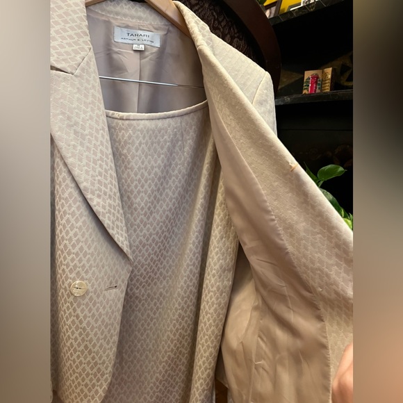 Tahari suit set - Picture 7 of 9